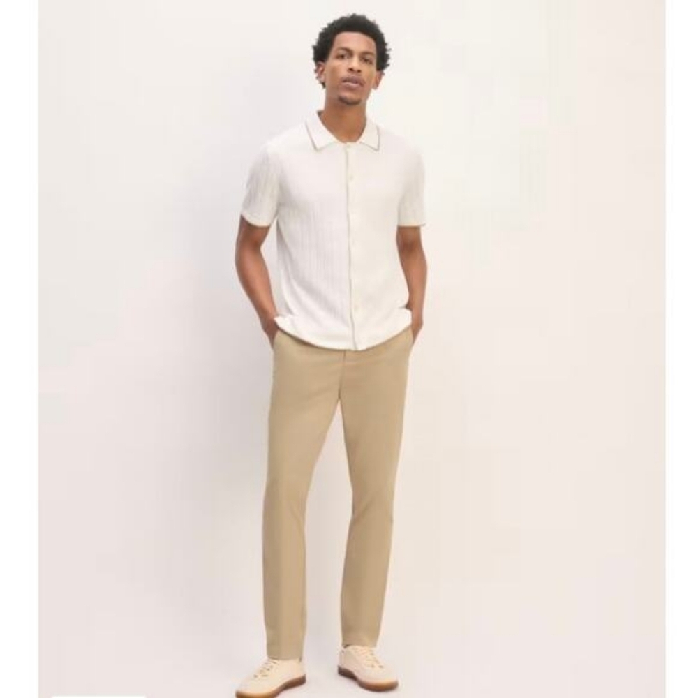 Everlane Men's The Relaxed Taper Air Chino Khaki